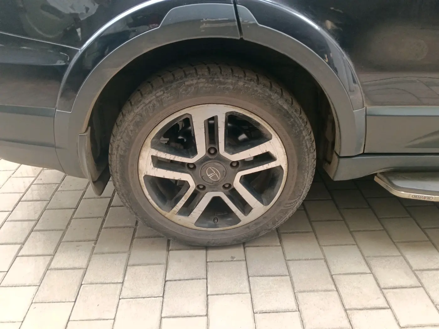 2017 Tata Hexa XTA 4X2 7 STR, Diesel, Automatic, 2,30,892 km, tyre