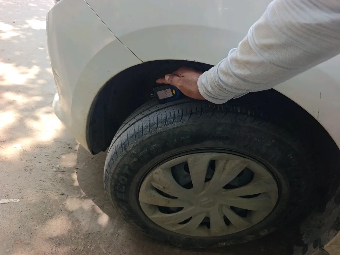 2025 Maruti Swift VXI 1.2L CNG, CNG, Manual, 35,830 km, tyre