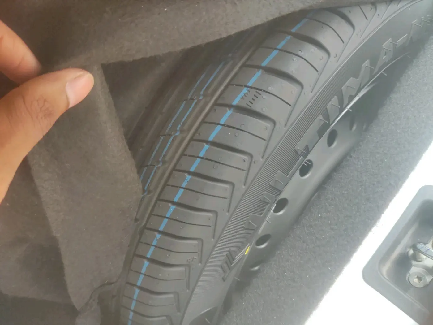 2025 Maruti New Wagon-R LXI CNG 1.0, CNG, Manual, 28,181 km, tyre