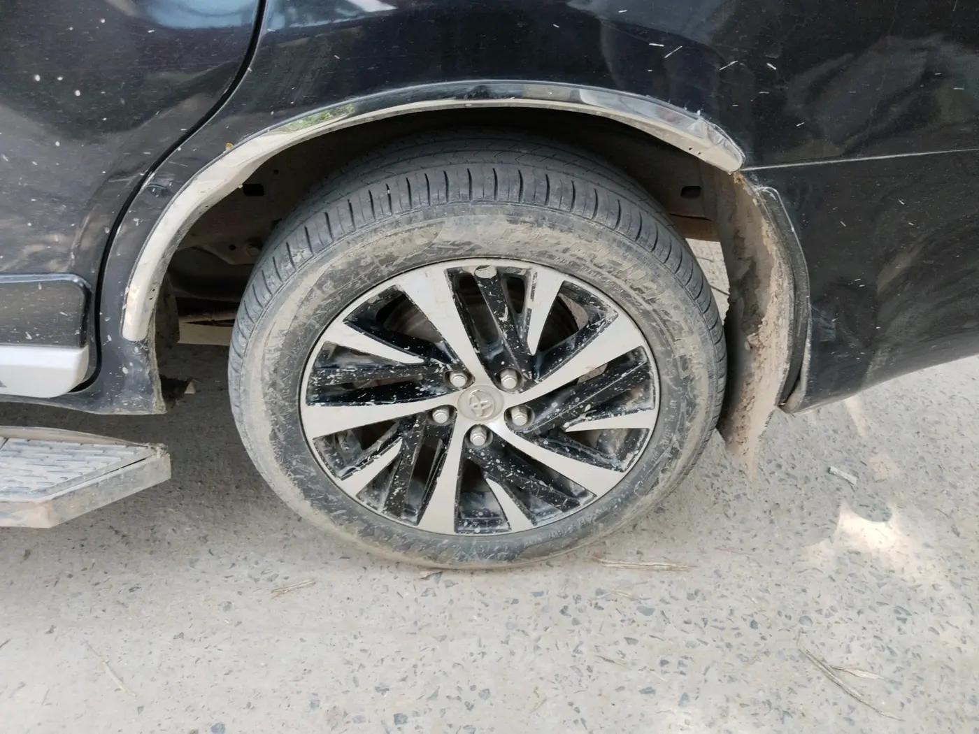 2022 Toyota Innova Crysta 2.4 ZX AT 7 STR, Diesel, Automatic, 1,47,697 km, tyre
