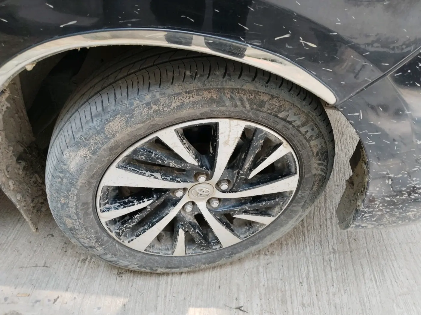 2022 Toyota Innova Crysta 2.4 ZX AT 7 STR, Diesel, Automatic, 1,47,697 km, tyre