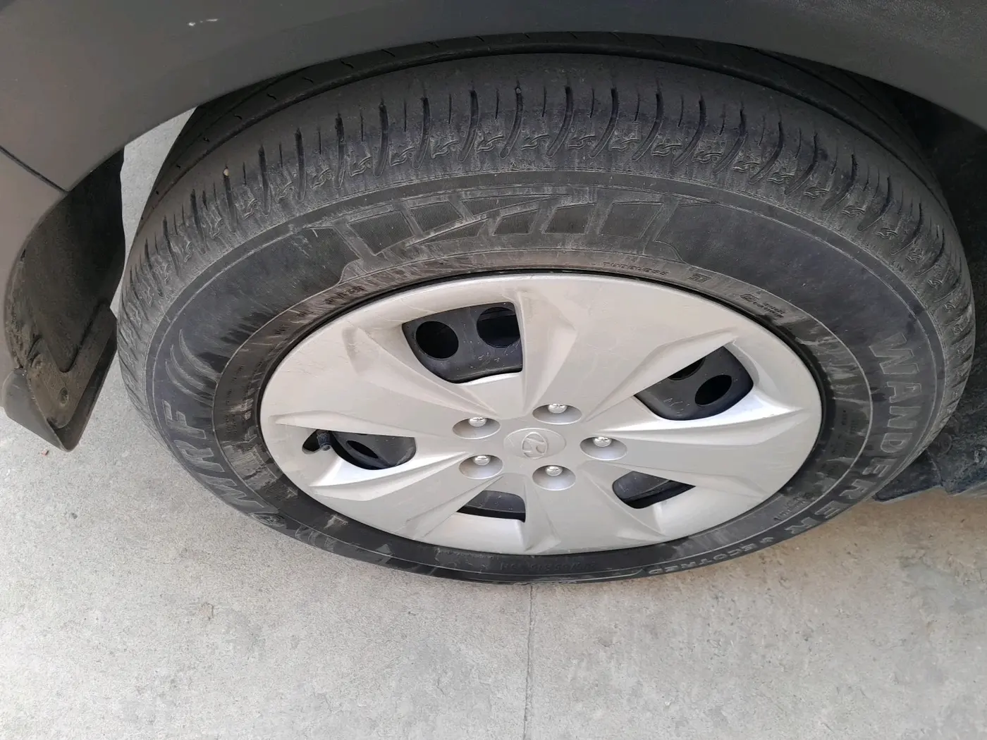 2017 Hyundai Creta BASE 1.4 DIESEL, Diesel, Manual, 1,63,751 km, tyre
