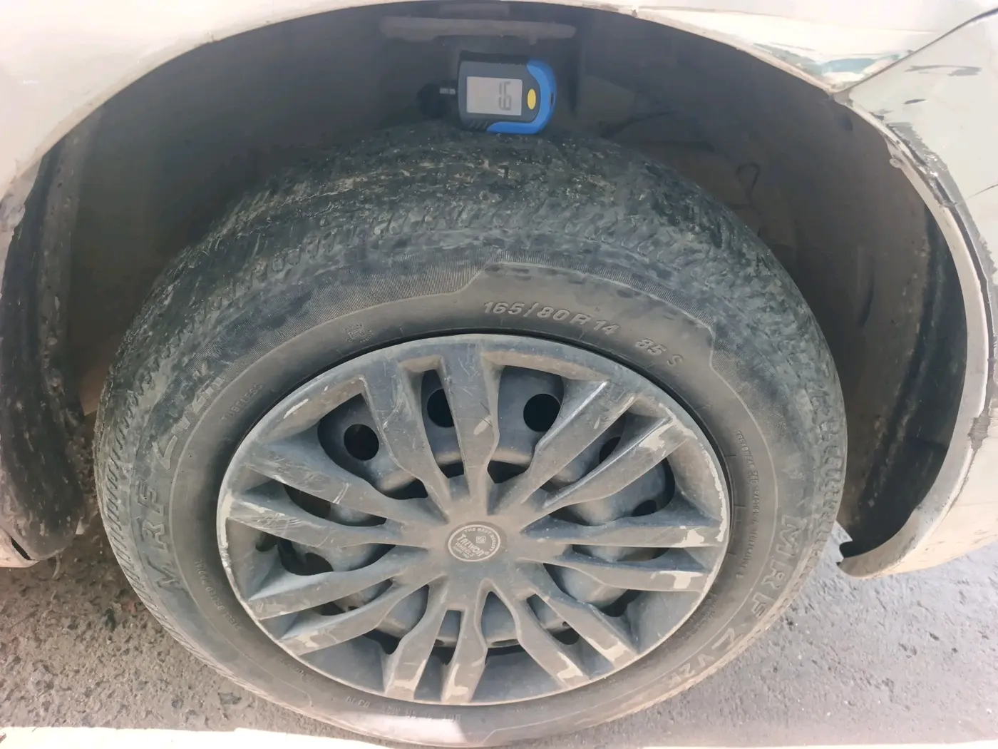 2018 Maruti Dzire VXI, CNG, Manual, 1,06,953 km, tyre