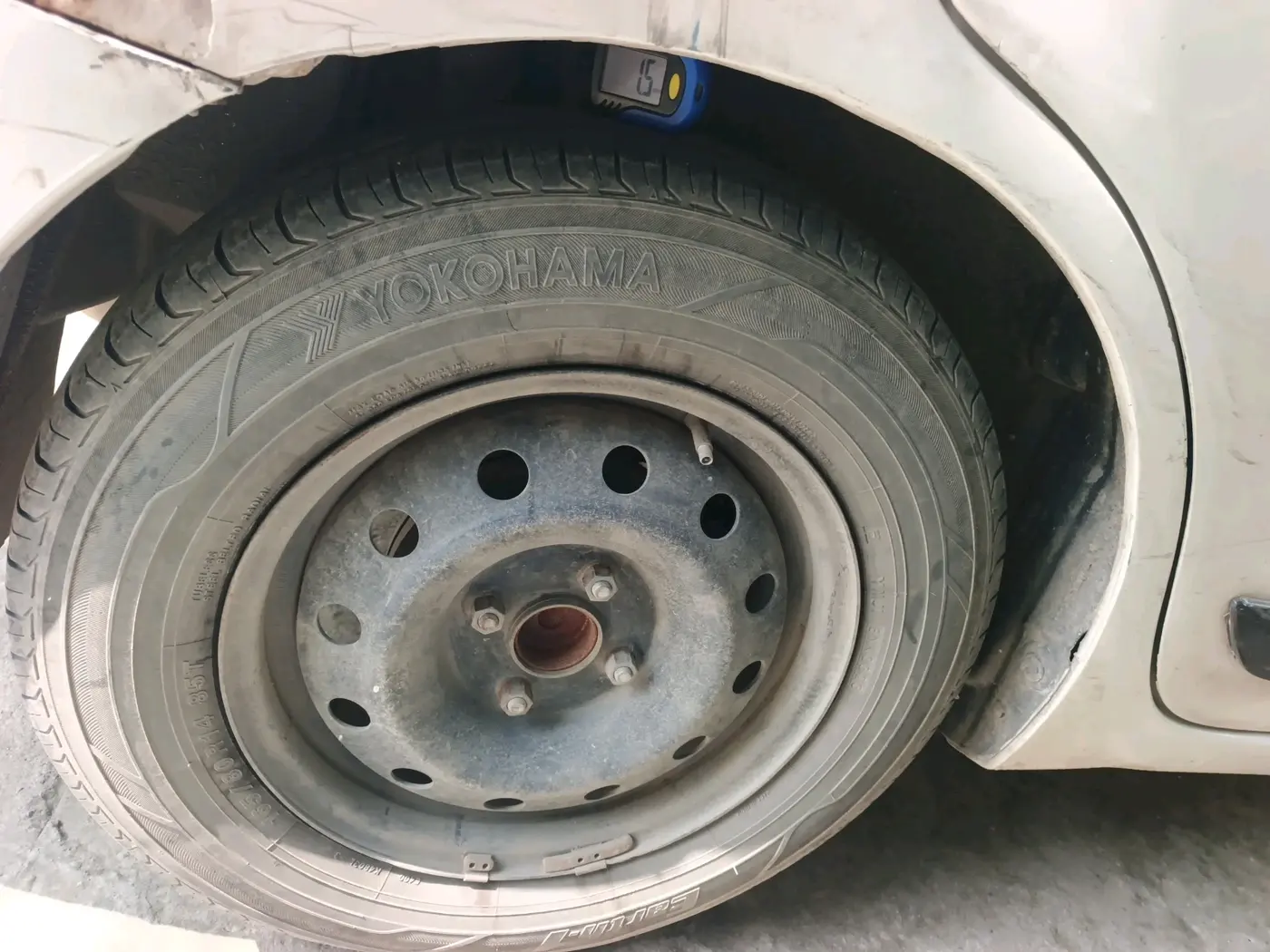 2018 Maruti Dzire VXI, CNG, Manual, 1,06,953 km, tyre