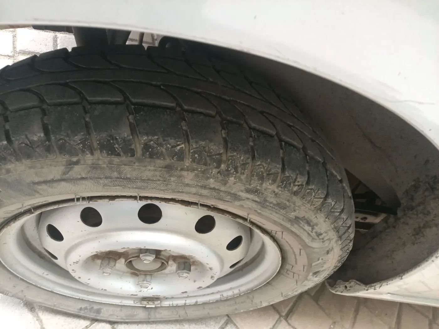 2011 Maruti Wagon R 1.0 LXI CNG, CNG, Manual, 2,22,573 km, tyre