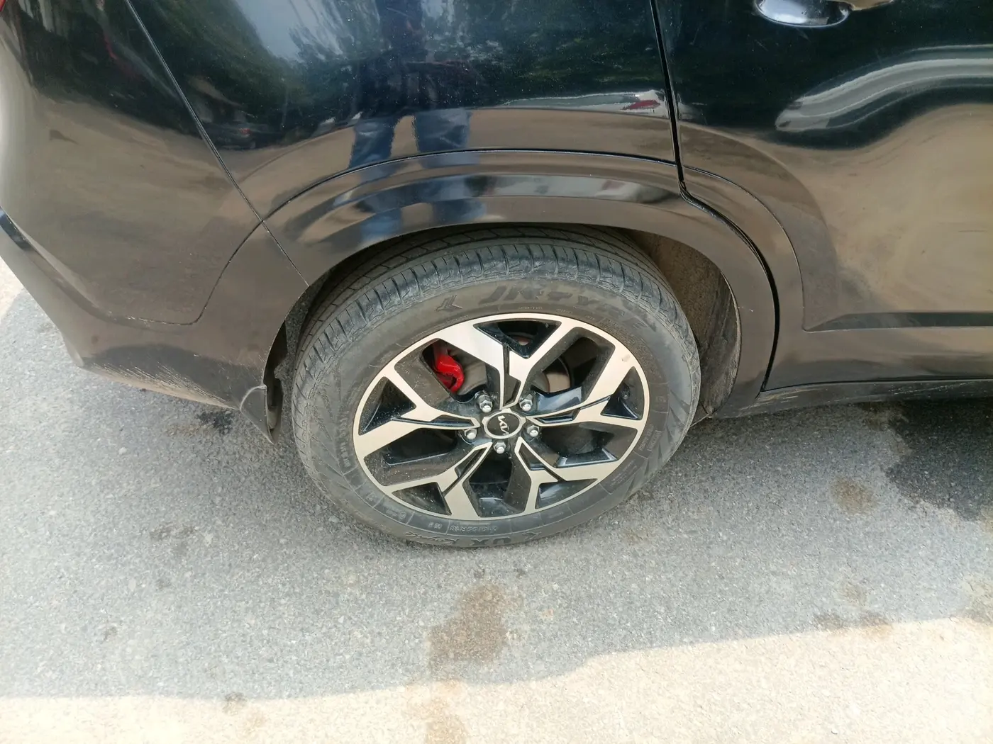 2024 KIA SELTOS  HTK 1.5 PETROL MT, CNG, Manual, 26,234 km, tyre