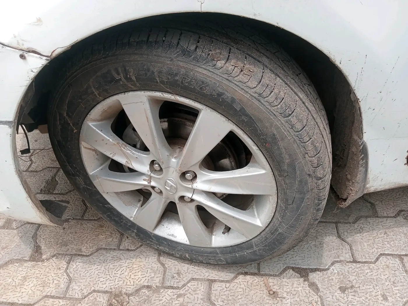 2012 Hyundai Verna FLUIDIC 1.6 VTVT SX, CNG, Manual, 97,454 km, tyre
