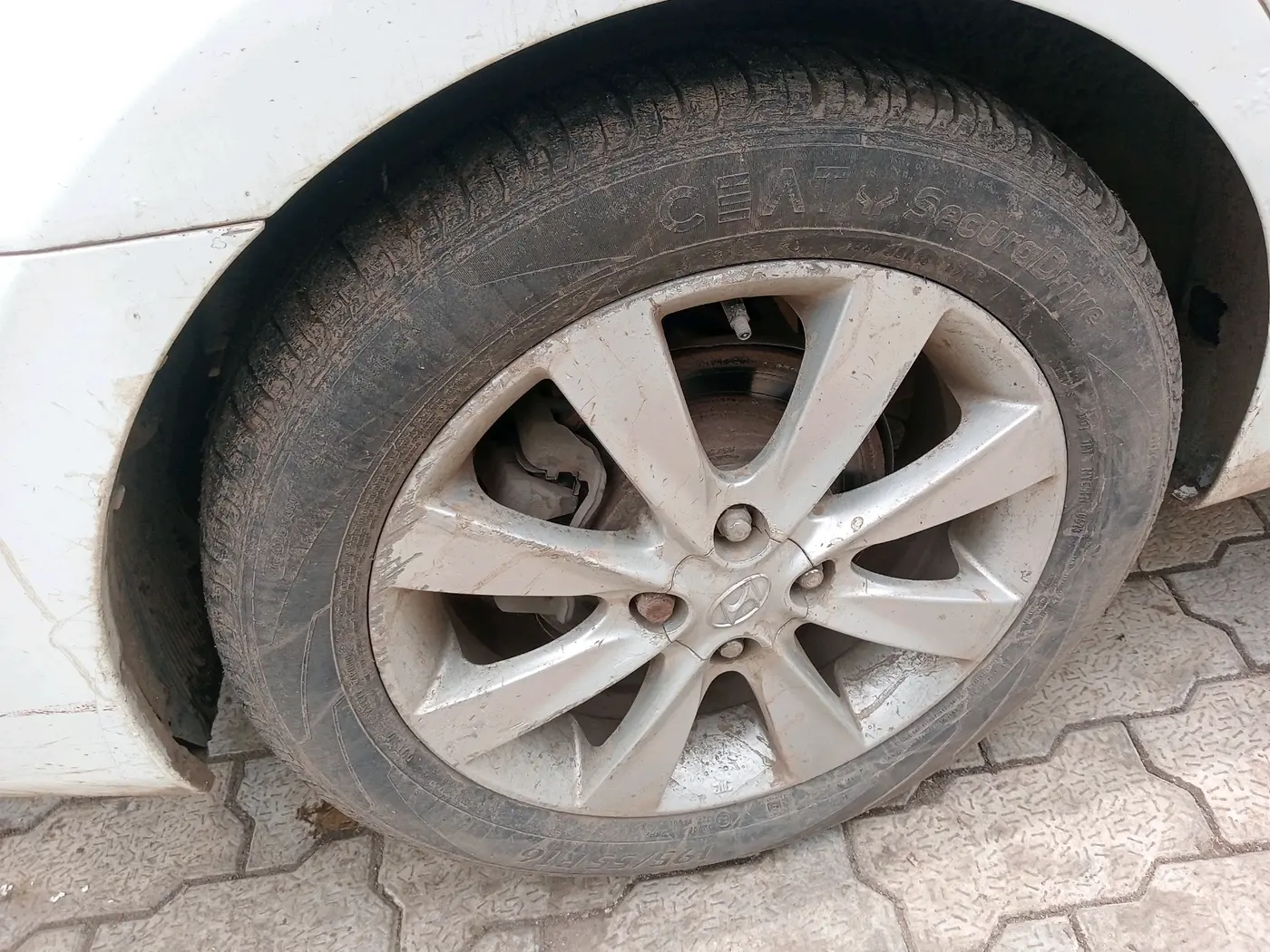 2012 Hyundai Verna FLUIDIC 1.6 VTVT SX, CNG, Manual, 97,454 km, tyre
