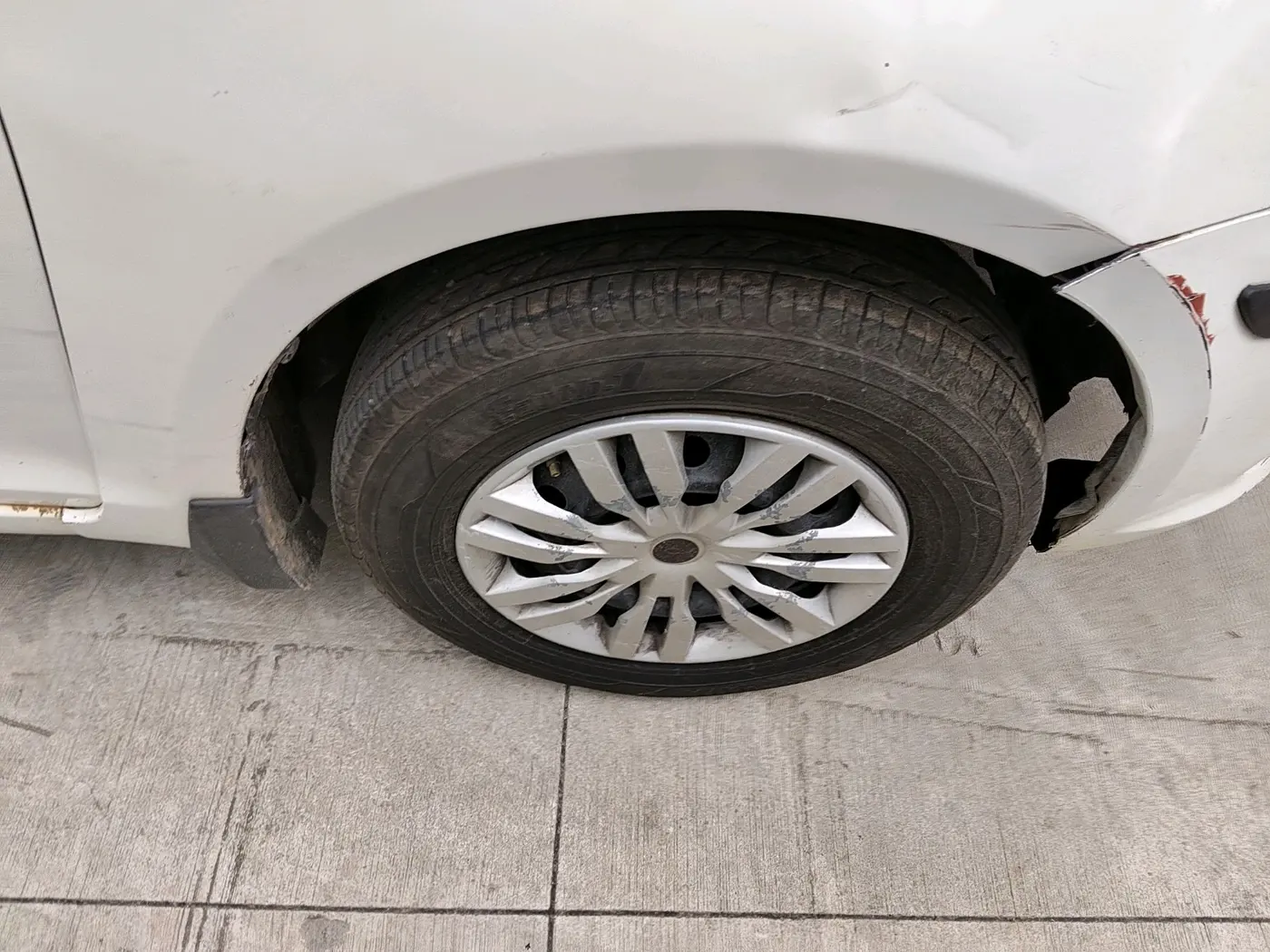 2016 Maruti Swift Dzire VDI ABS, Diesel, Manual, 1,02,493 km, tyre