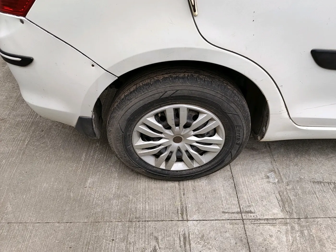 2016 Maruti Swift Dzire VDI ABS, Diesel, Manual, 1,02,493 km, tyre