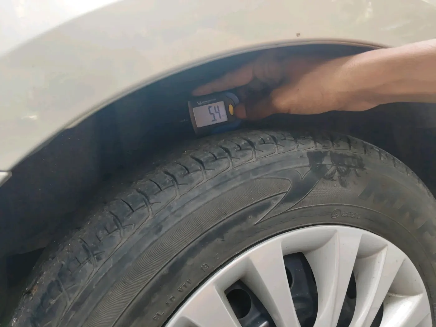 2015 Maruti Ciaz VXI+, Petrol, Manual, 68,465 km, tyre