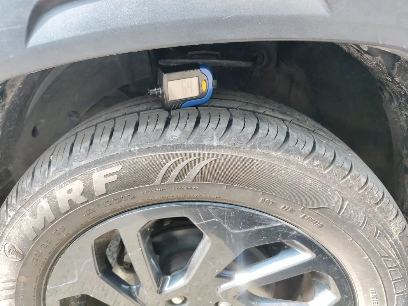 2025 Maruti FRONX DELTA PLUS 1.2L AGS, Petrol, Automatic, 8,174 km, tyre