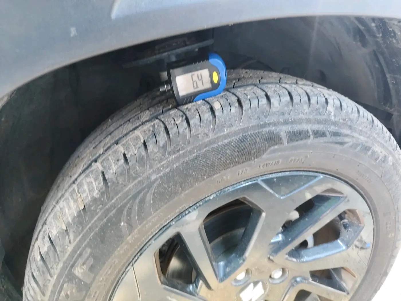 2025 Maruti FRONX DELTA PLUS 1.2L AGS, Petrol, Automatic, 8,174 km, tyre