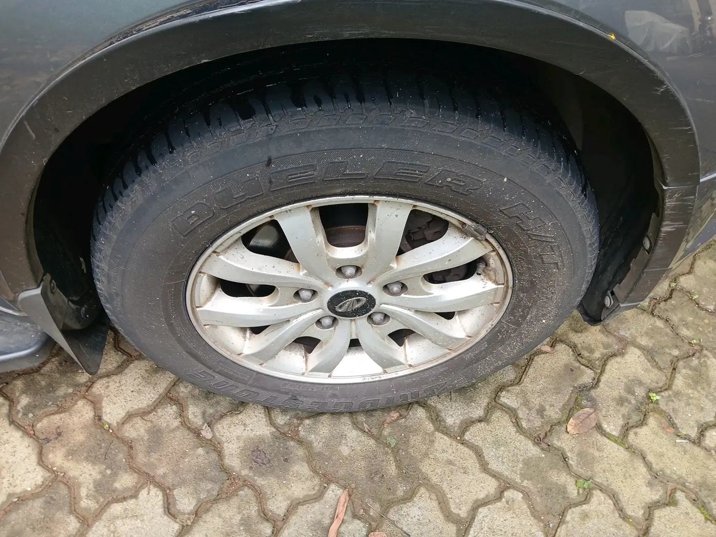 2017 Mahindra XUV500 W10 AT, Diesel, Automatic, 61,920 km, tyre