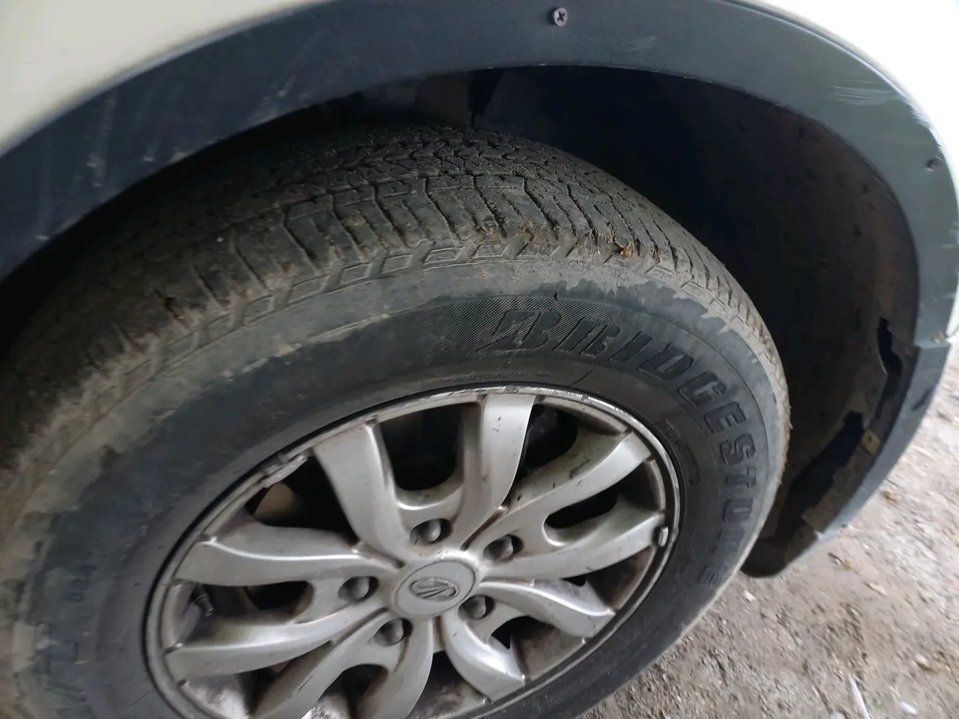 2016 Mahindra XUV500 W10, Diesel, Manual, 1,40,353 km, tyre