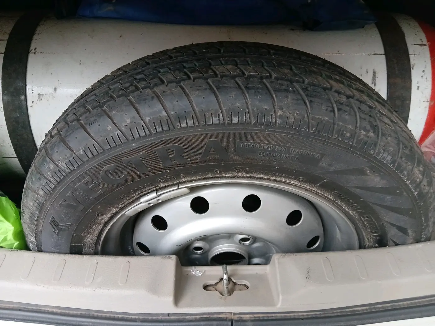 2015 Maruti Celerio LXI, CNG, Manual, 91,537 km, tyre