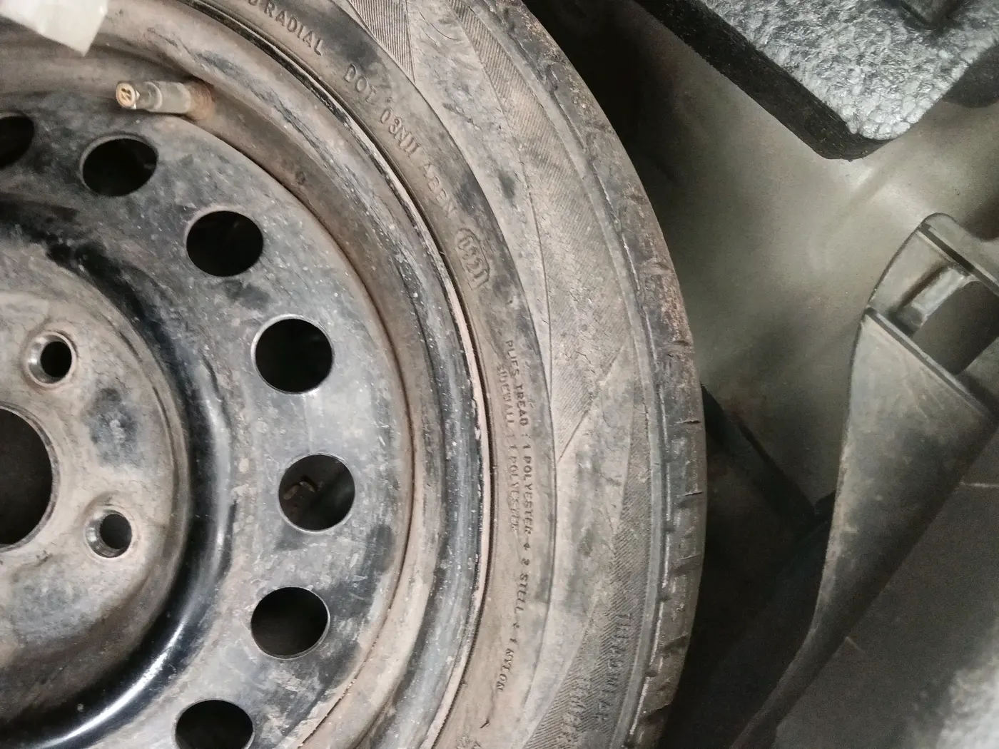 2013 Maruti Wagon R 1.0 VXI, Petrol, Manual, 84,885 km, tyre