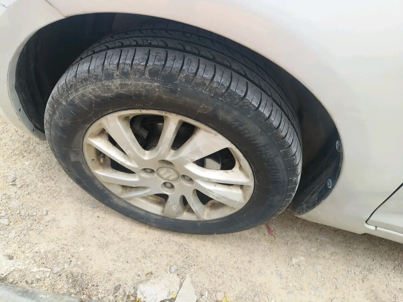 2013 Maruti Swift ZDI, Diesel, Manual, 1,81,964 km, tyre