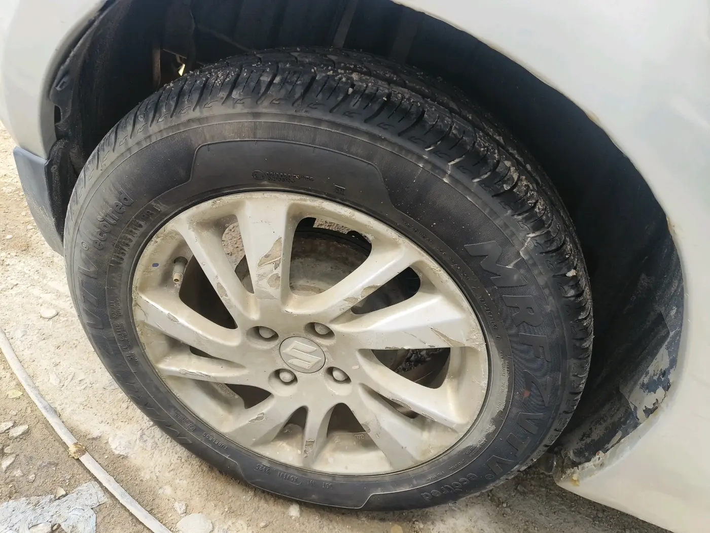 2013 Maruti Swift ZDI, Diesel, Manual, 1,81,964 km, tyre