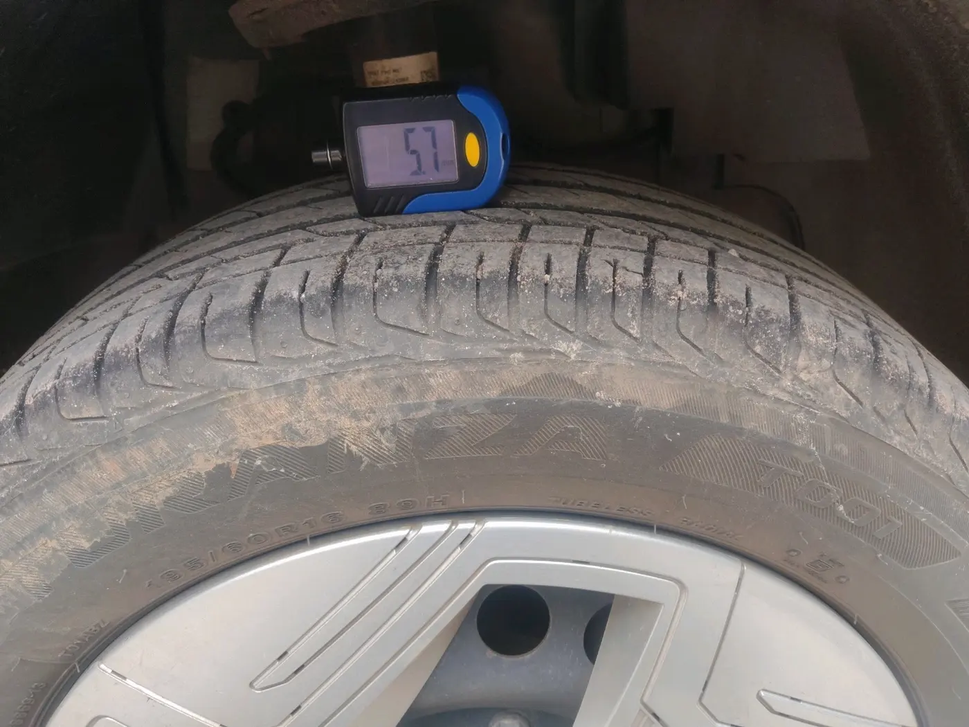 2024 Tata NEXON SMART 1.2 PETROL, Petrol, Manual, 12,551 km, tyre