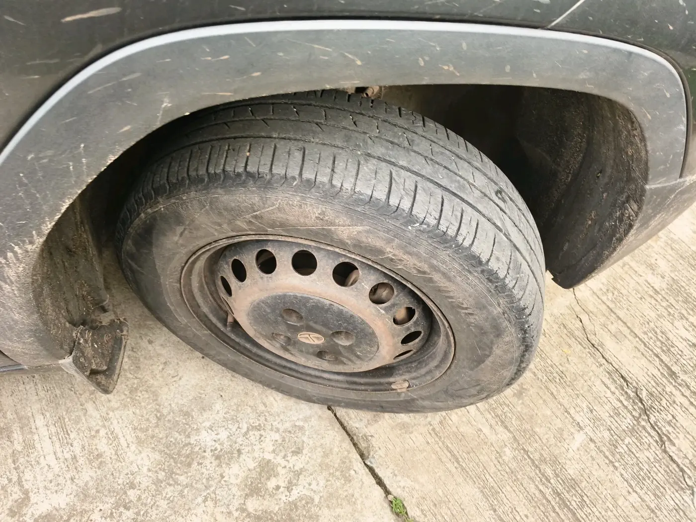 2022 Tata PUNCH PURE MT, Petrol, Manual, 92,803 km, tyre