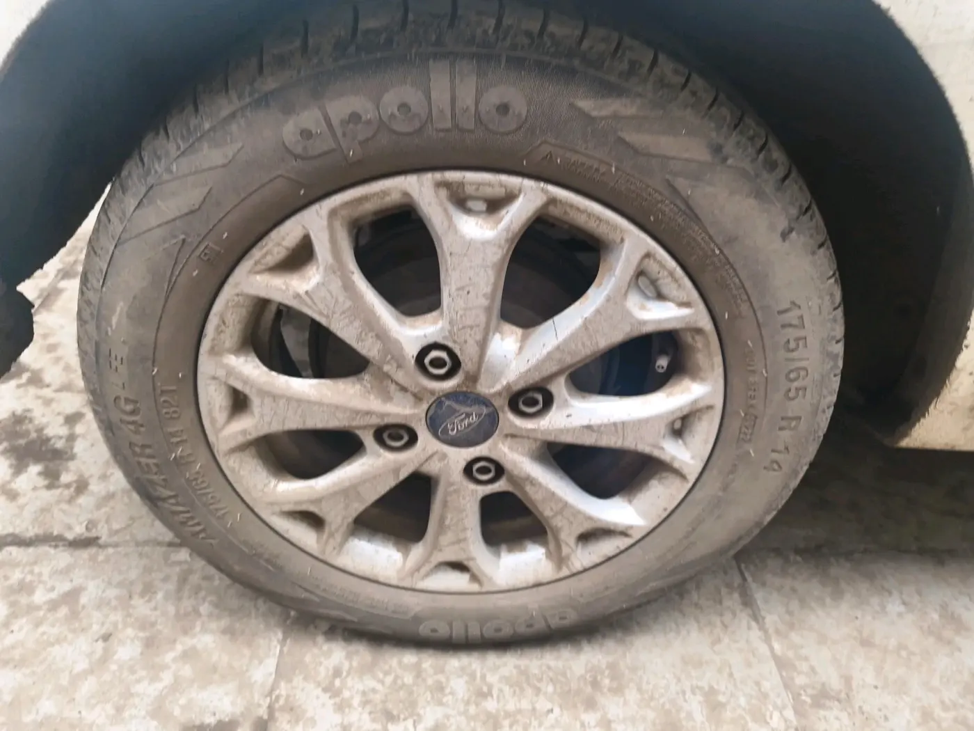 2013 Ford Figo TITANIUM 1.4 DIESEL, Diesel, Manual, 1,40,743 km, tyre