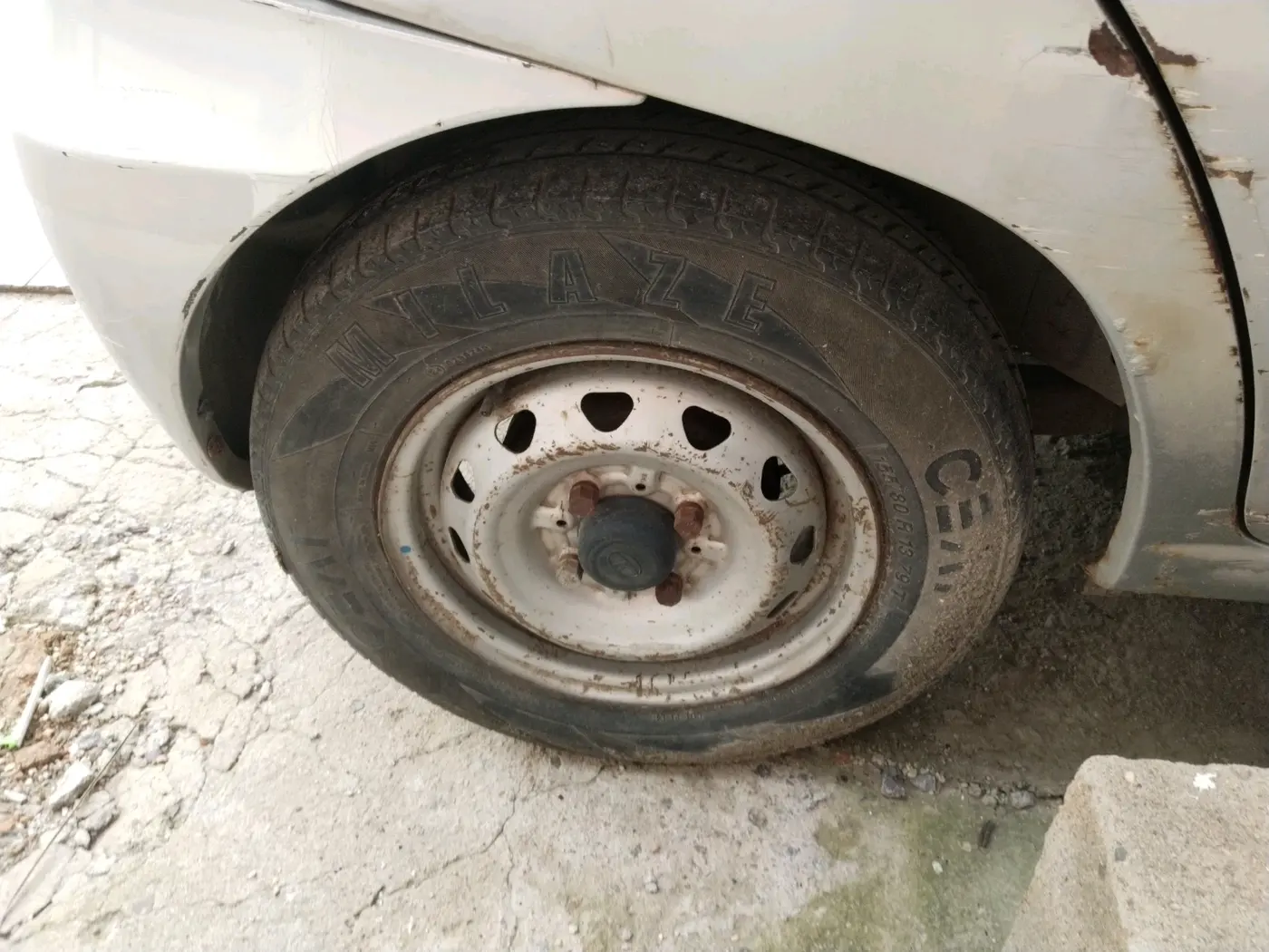 2014 Tata Indica EV2 LS, Diesel, Manual, 2,31,327 km, tyre