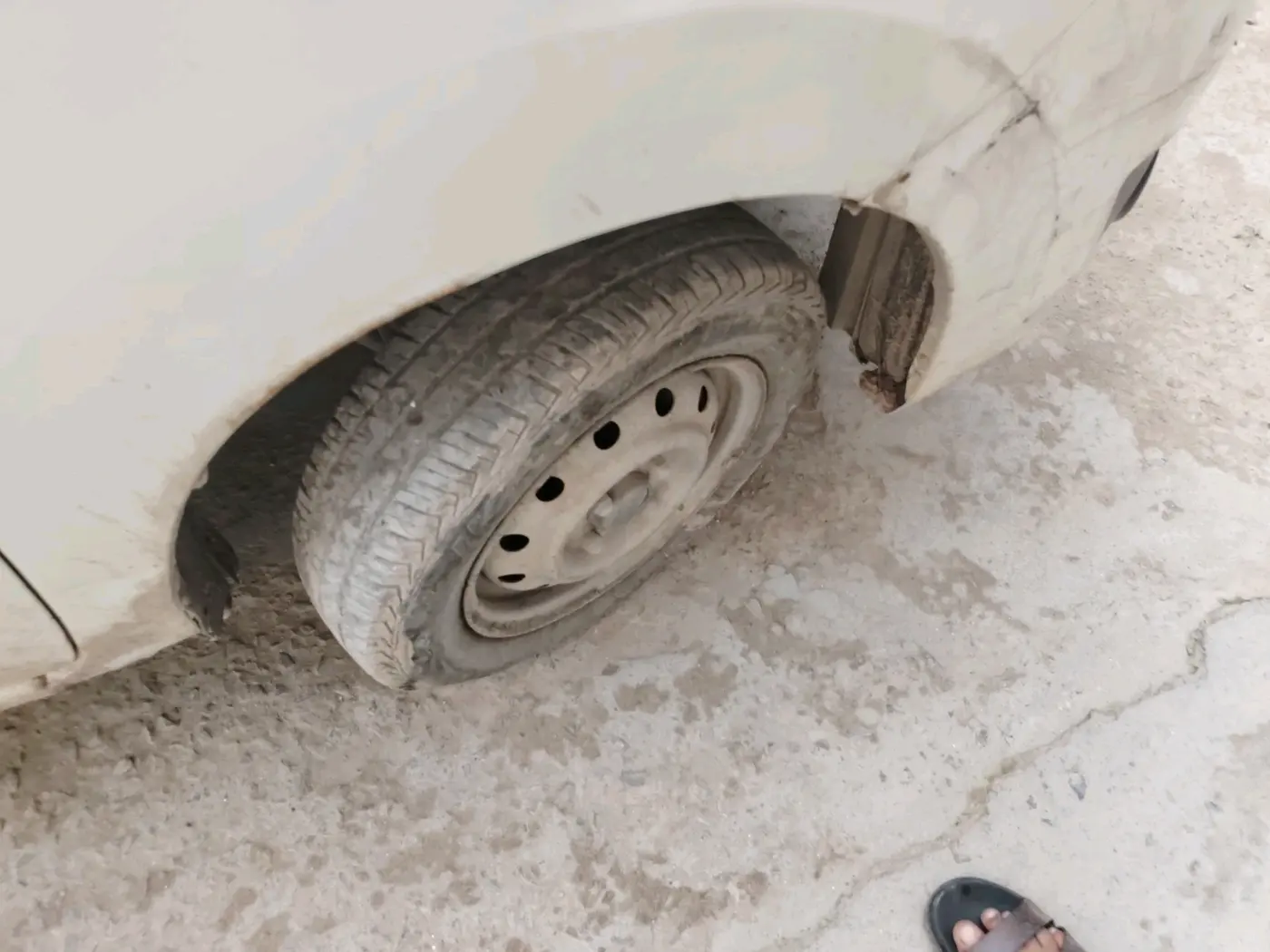 2013 Maruti Wagon R 1.0 LXI, CNG, Manual, 70,766 km, tyre