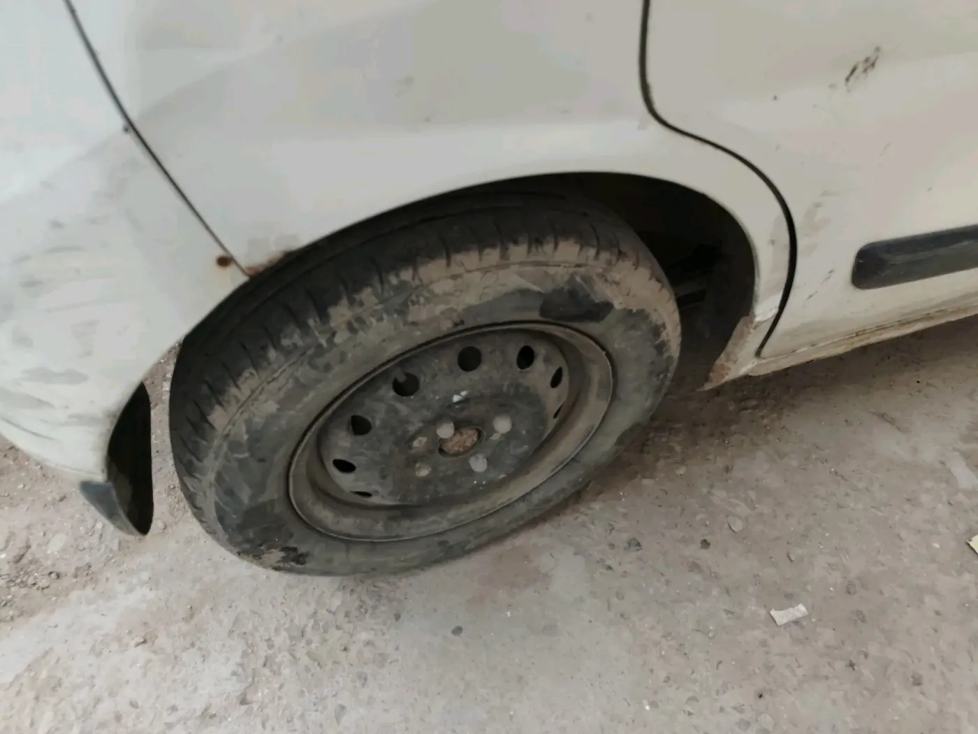 2013 Maruti Wagon R 1.0 LXI, CNG, Manual, 70,766 km, tyre