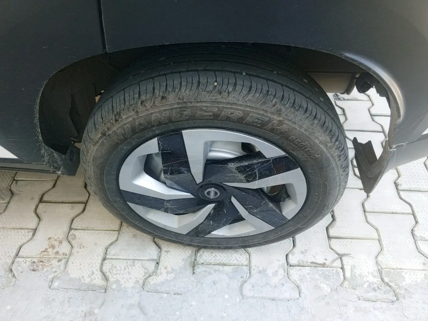2024 Nissan MAGNITE  XE AMT EZ Shift, Petrol, Automatic, 8,830 km, tyre