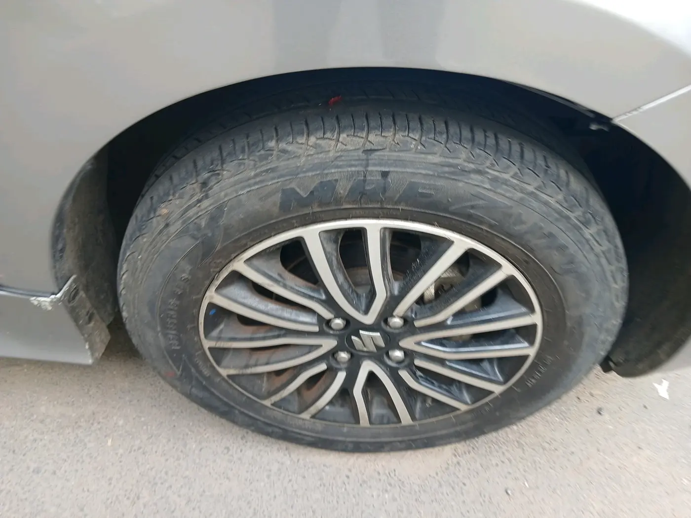 2022 Maruti Dzire ZXI Plus AMT, Petrol, Automatic, 29,418 km, tyre