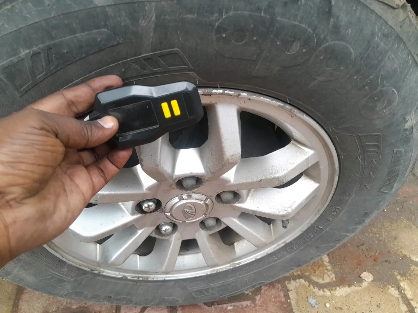 2016 Mahindra TUV300 T8, Diesel, Manual, 22,747 km, tyre