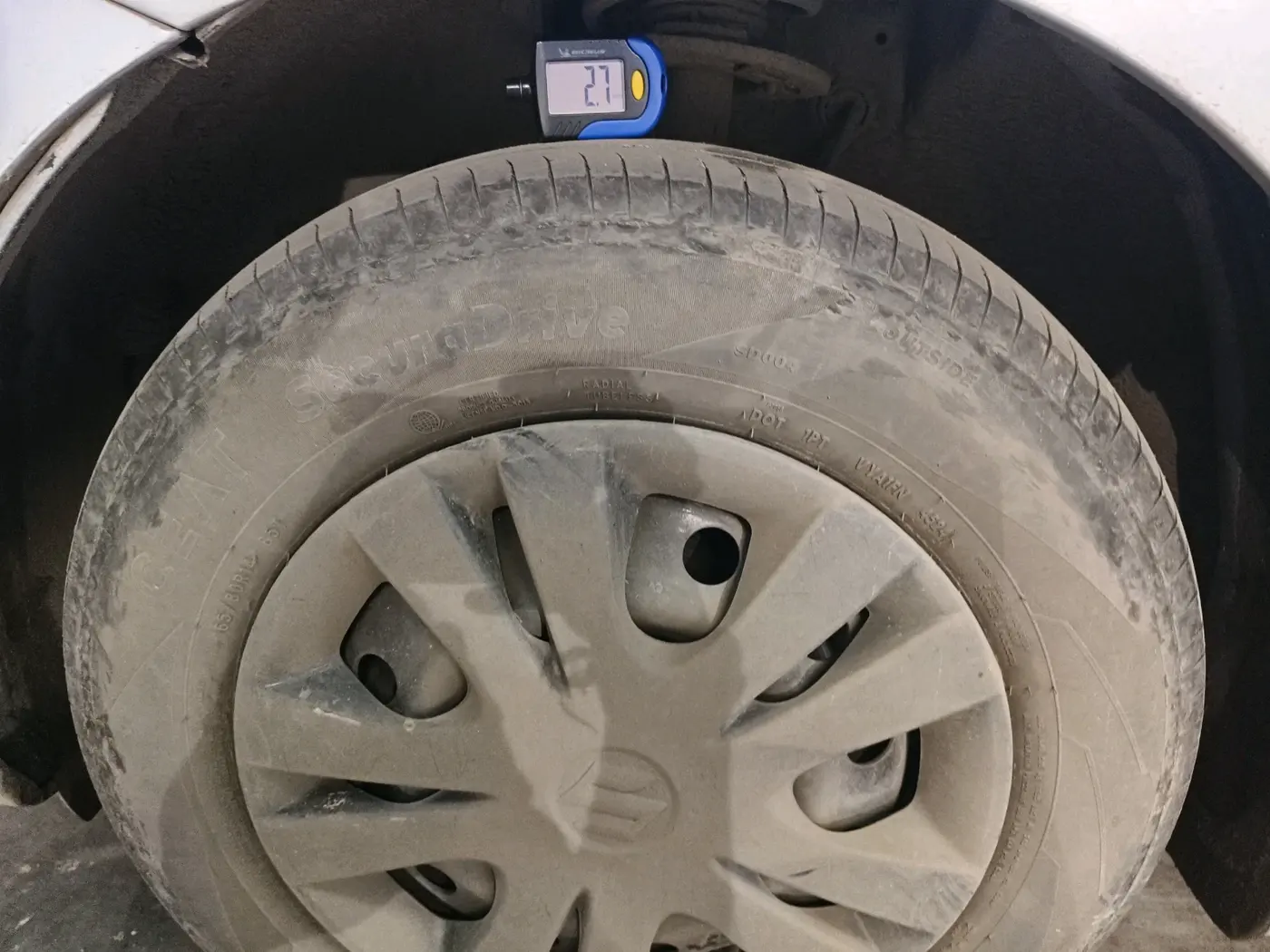 2024 Maruti Dzire LXi, Petrol, Manual, 33,377 km, tyre