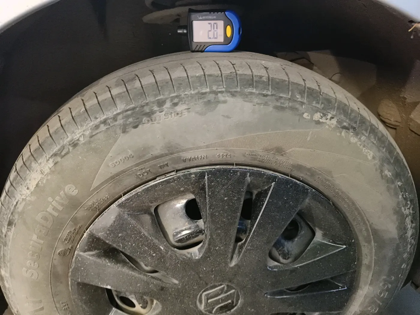2024 Maruti Dzire LXi, Petrol, Manual, 33,377 km, tyre