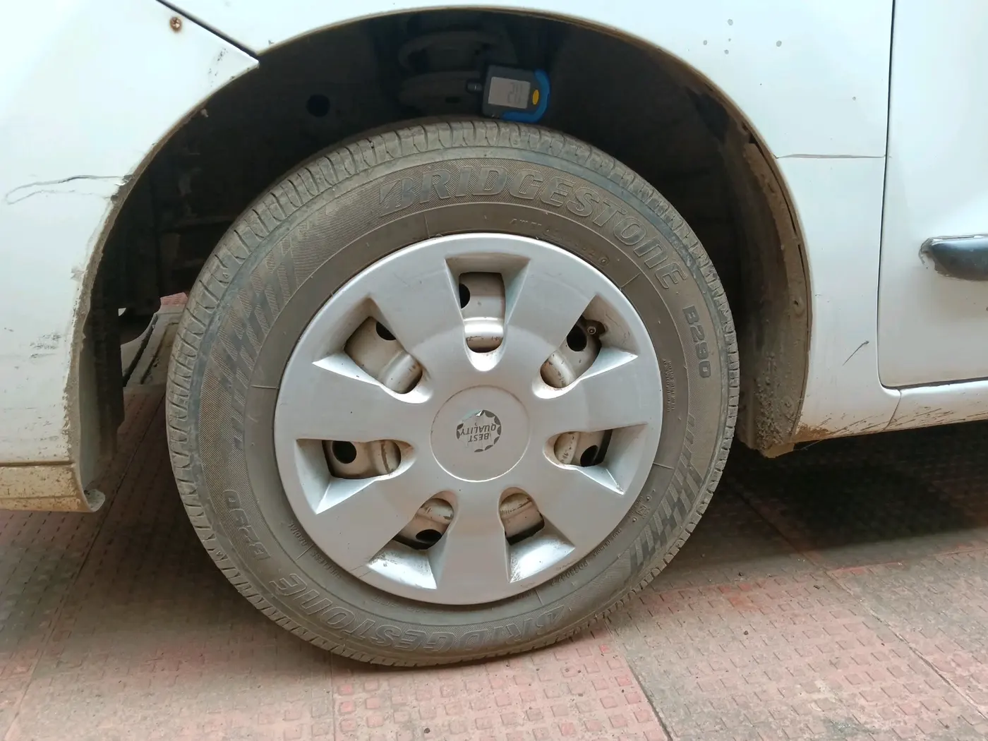 2011 Maruti Wagon R 1.0 LXI LPG, Petrol, Manual, 1,17,254 km, tyre