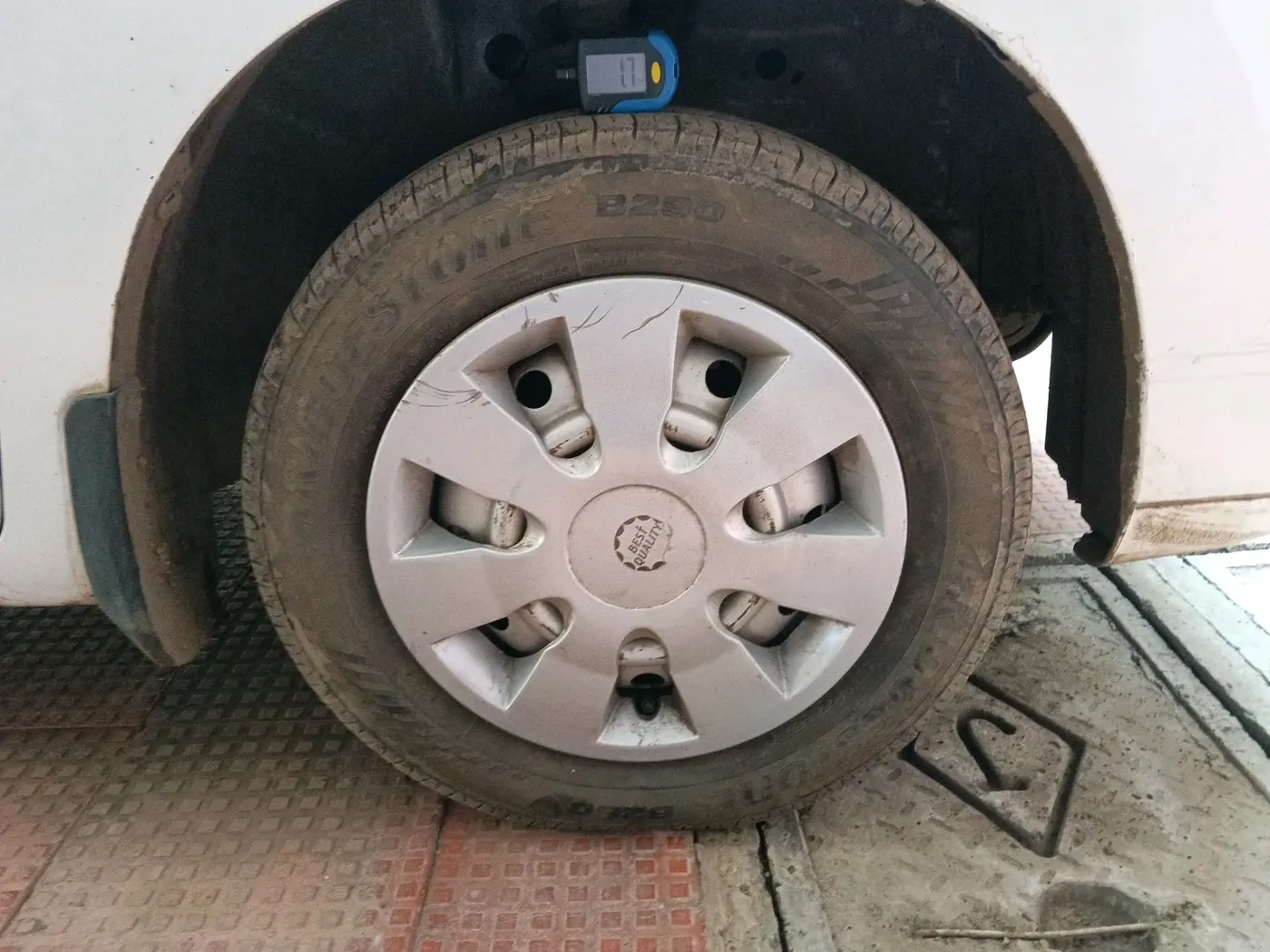 2011 Maruti Wagon R 1.0 LXI LPG, Petrol, Manual, 1,17,254 km, tyre