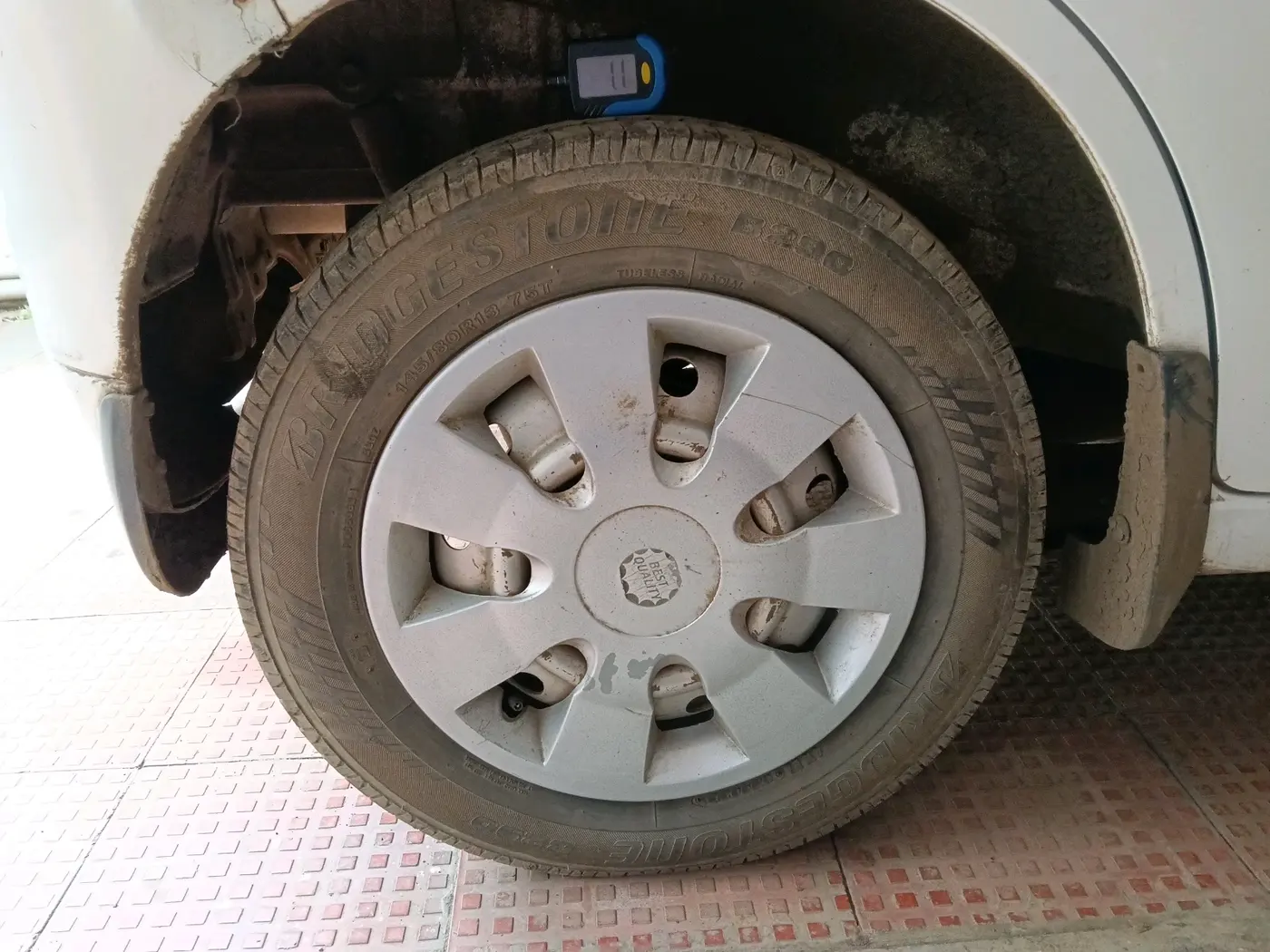 2011 Maruti Wagon R 1.0 LXI LPG, Petrol, Manual, 1,17,254 km, tyre