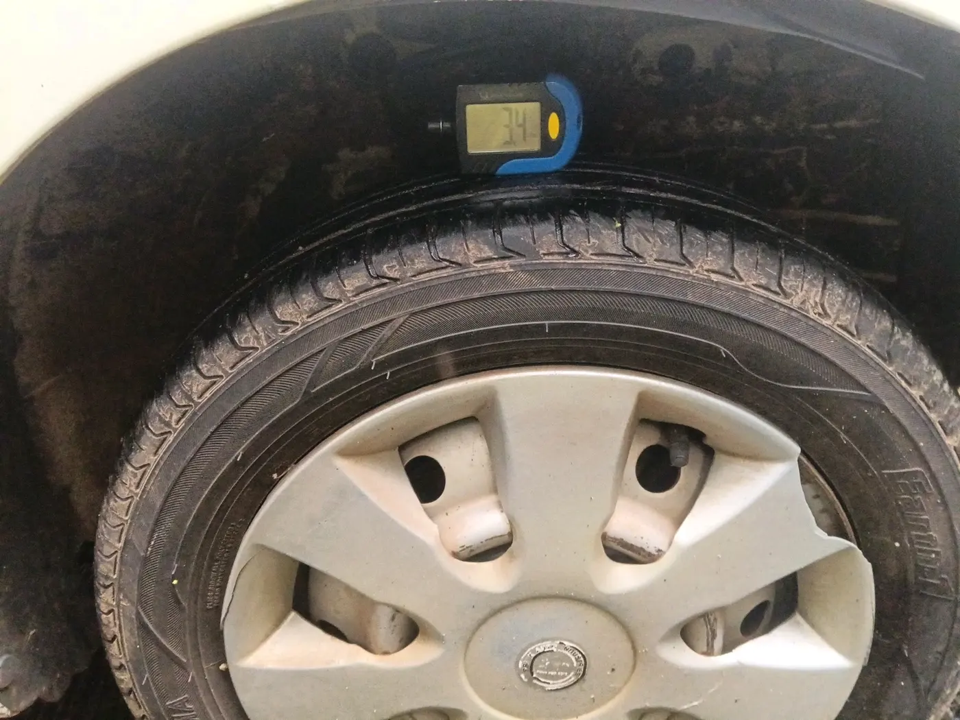 2012 Maruti Wagon R 1.0 LXI CNG, CNG, Manual, 1,04,923 km, tyre