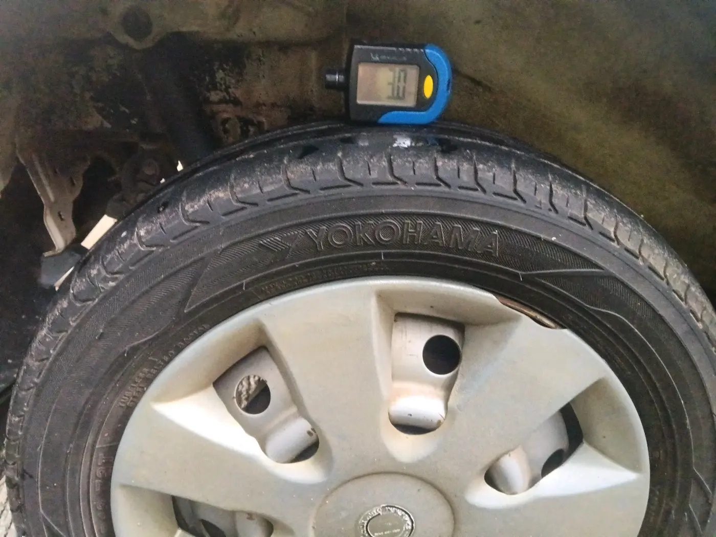 2012 Maruti Wagon R 1.0 LXI CNG, CNG, Manual, 1,04,923 km, tyre