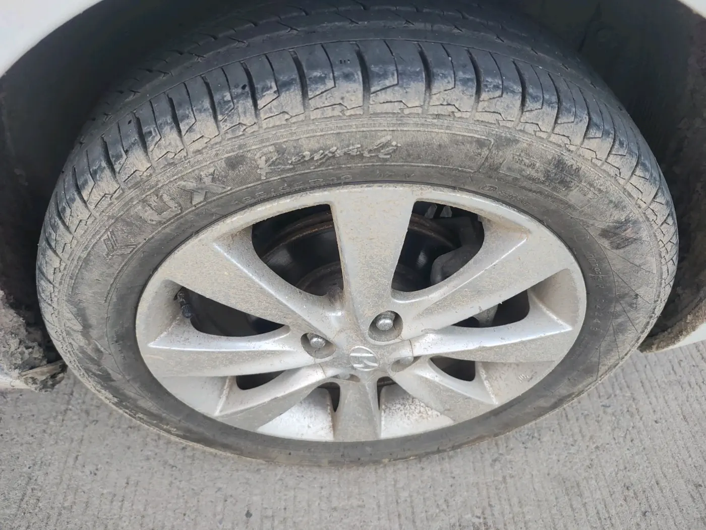 2011 Hyundai Verna FLUIDIC 1.6 VTVT SX, Petrol, Manual, 97,840 km, tyre