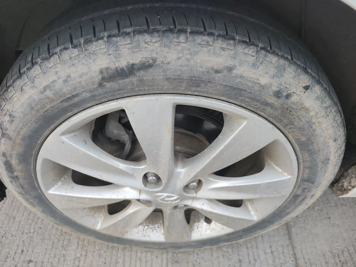 2011 Hyundai Verna FLUIDIC 1.6 VTVT SX, Petrol, Manual, 97,840 km, tyre