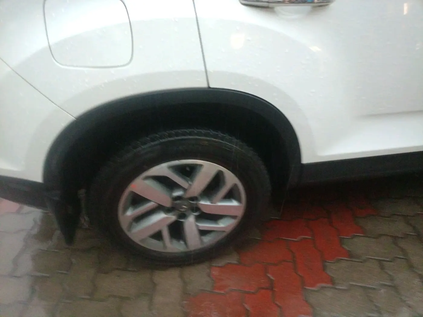 2022 Tata Safari XZA PLUS, Diesel, Automatic, 2,02,669 km, tyre