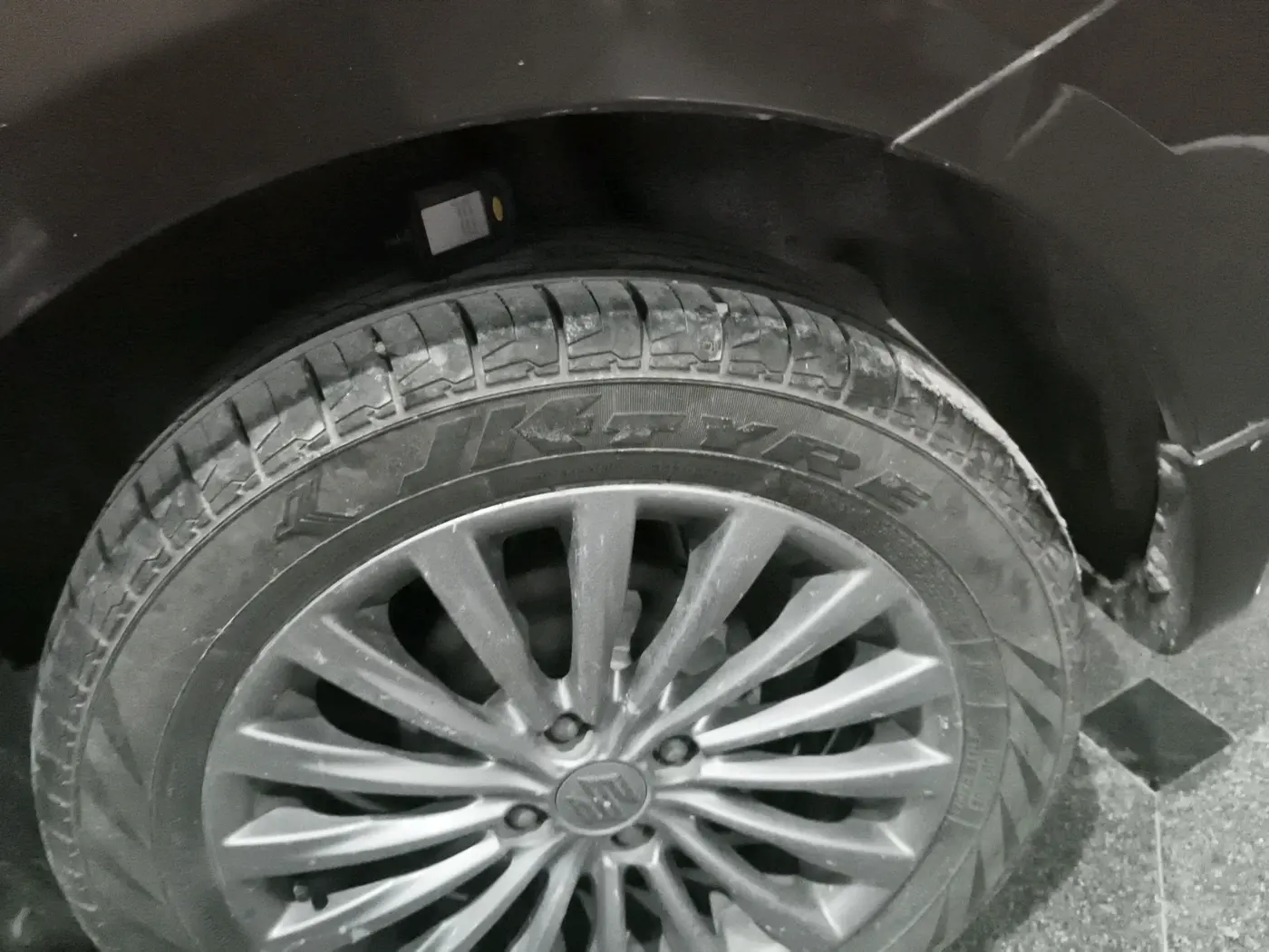 2016 Maruti Ciaz ZDI+ SHVS, Diesel, Manual, 1,03,965 km, tyre