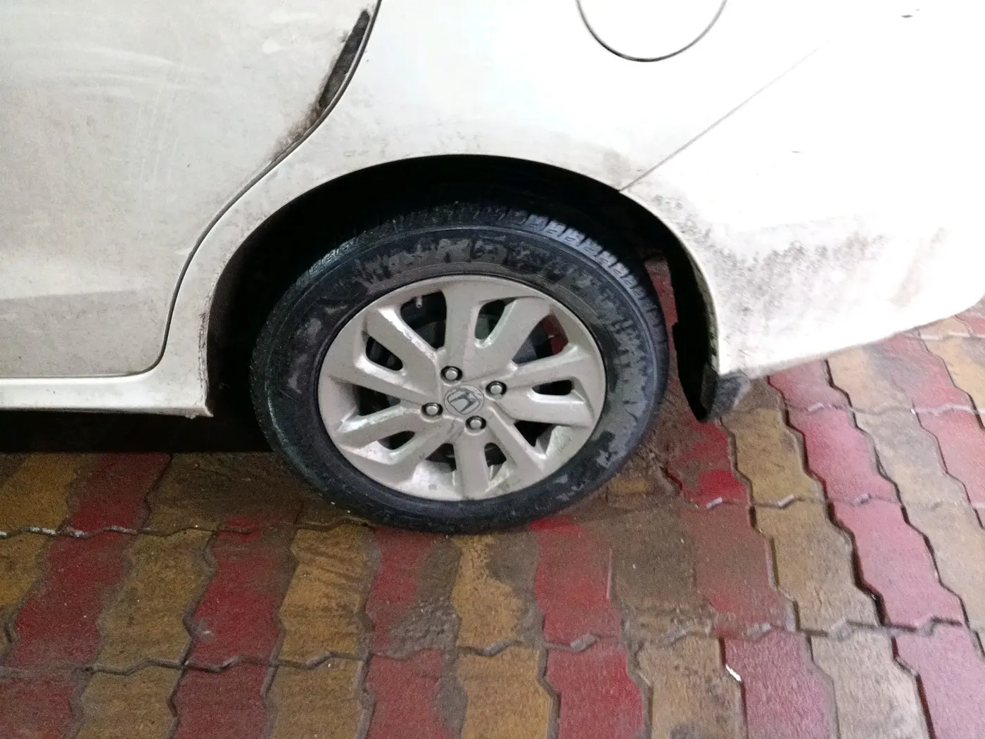 2014 Honda Mobilio 1.5L I-DTEC V, Diesel, Manual, 1,14,751 km, tyre