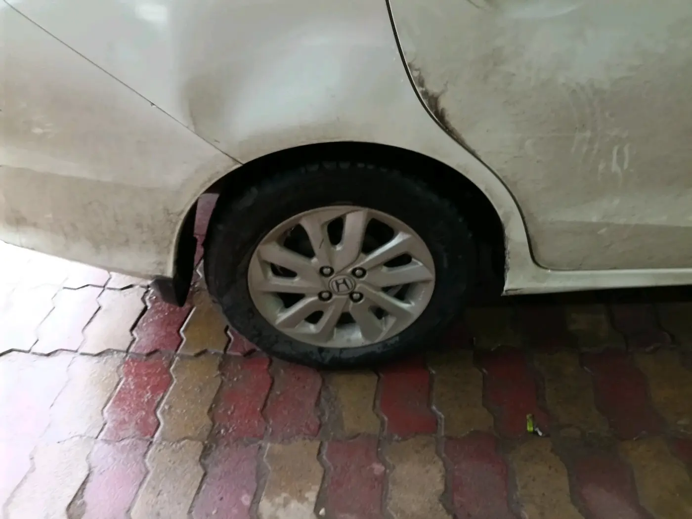 2014 Honda Mobilio 1.5L I-DTEC V, Diesel, Manual, 1,14,751 km, tyre