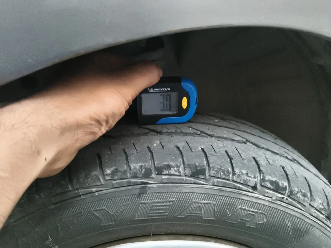 2013 Maruti Wagon R 1.0 LXI CNG, CNG, Manual, 73,687 km, tyre