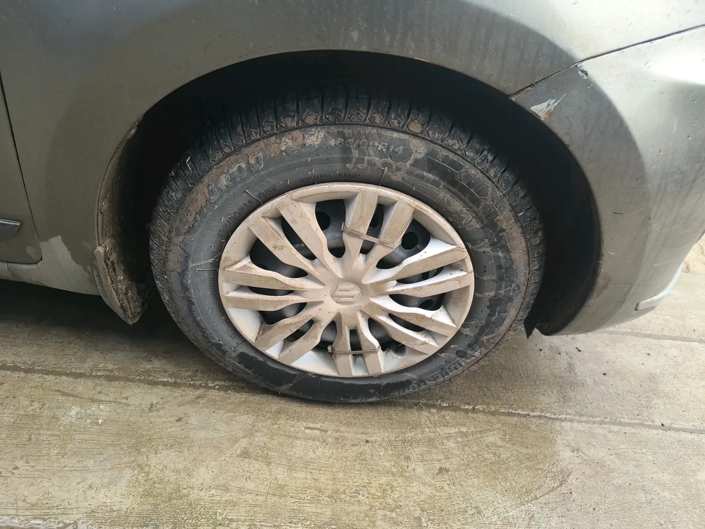2018 Maruti Dzire VXI, CNG, Manual, 82,256 km, tyre