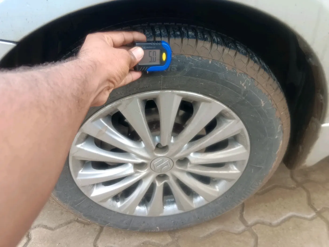 2015 Maruti Ciaz ZXI, CNG, Manual, 1,72,433 km, tyre