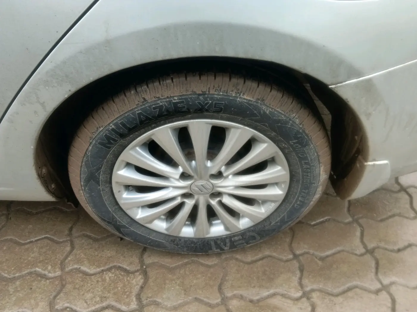 2015 Maruti Ciaz ZXI, CNG, Manual, 1,72,433 km, tyre