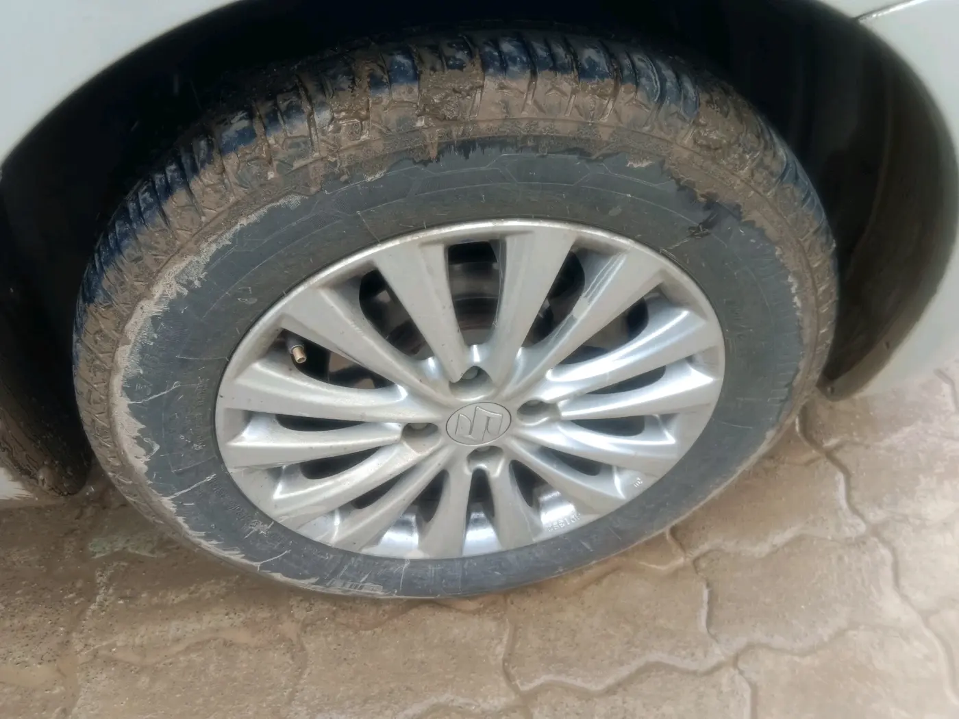 2015 Maruti Ciaz ZXI, CNG, Manual, 1,72,433 km, tyre